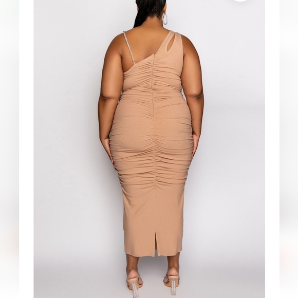 Women's Plus Size Maxi Dress - Picture 2 of 3